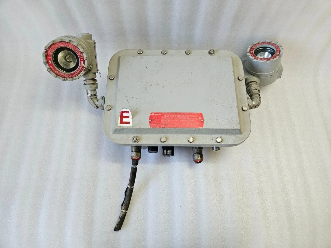 COOPER Crouse-Hinds ELPS502 M05 3R EMERGENCY LIGHTING EQUIPMENT