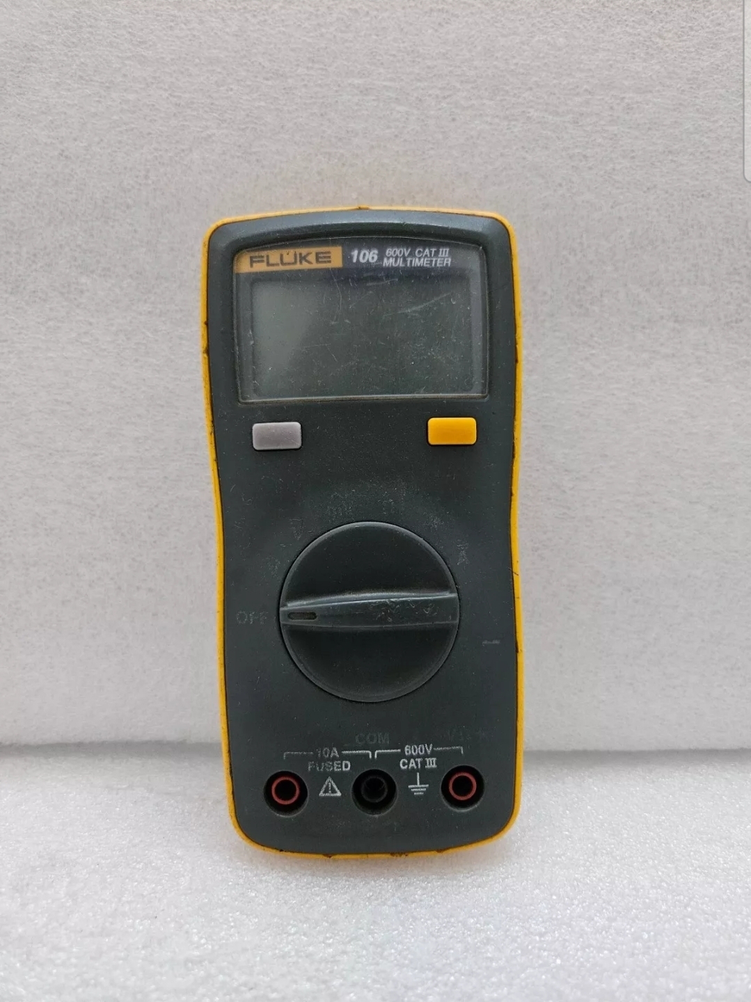 Fluke 106 Digital Multimeter 600V 10A CAT lll