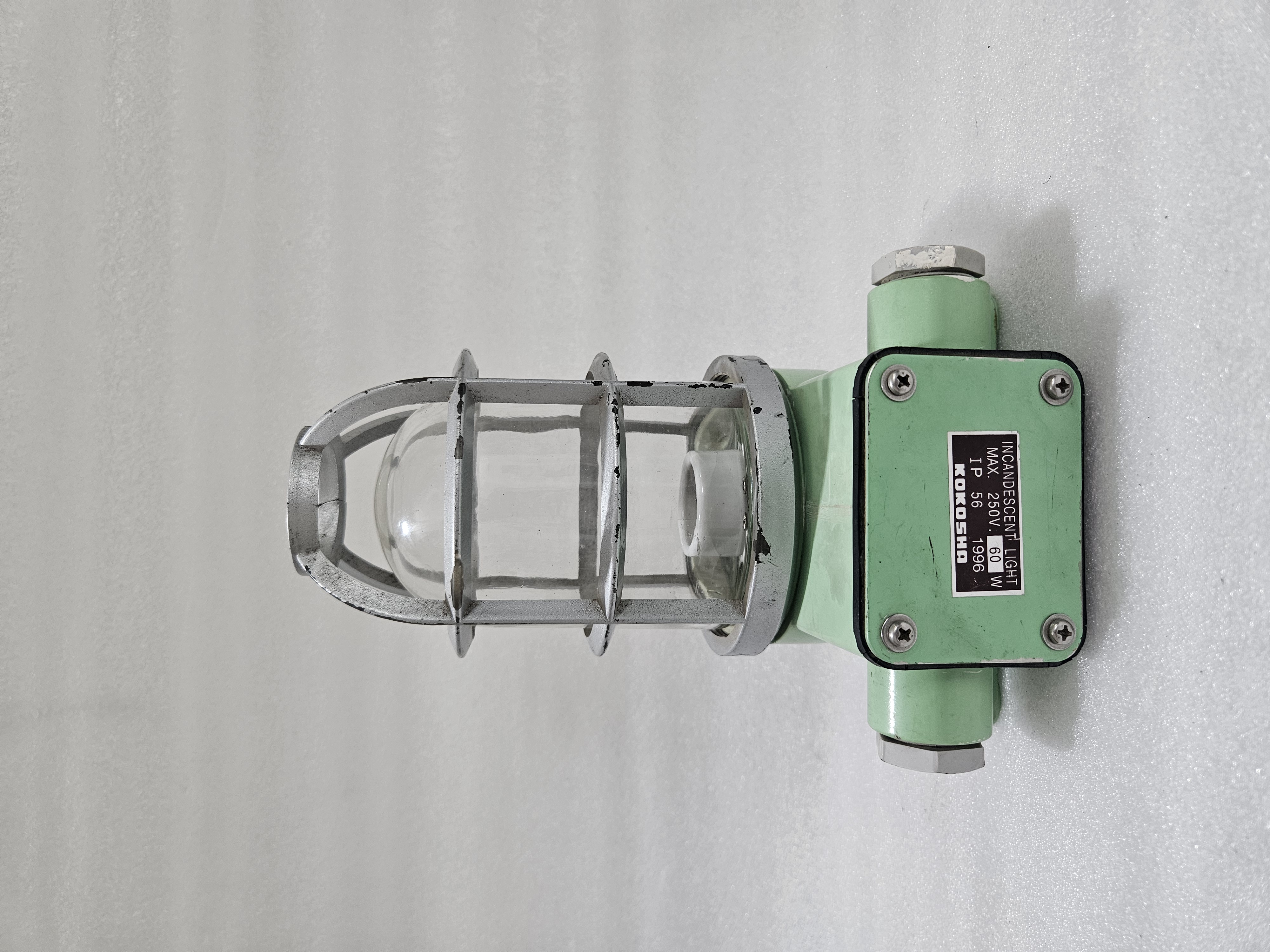 KOKOSHA INCANDESCENT LIGHT 250V 60W IP56