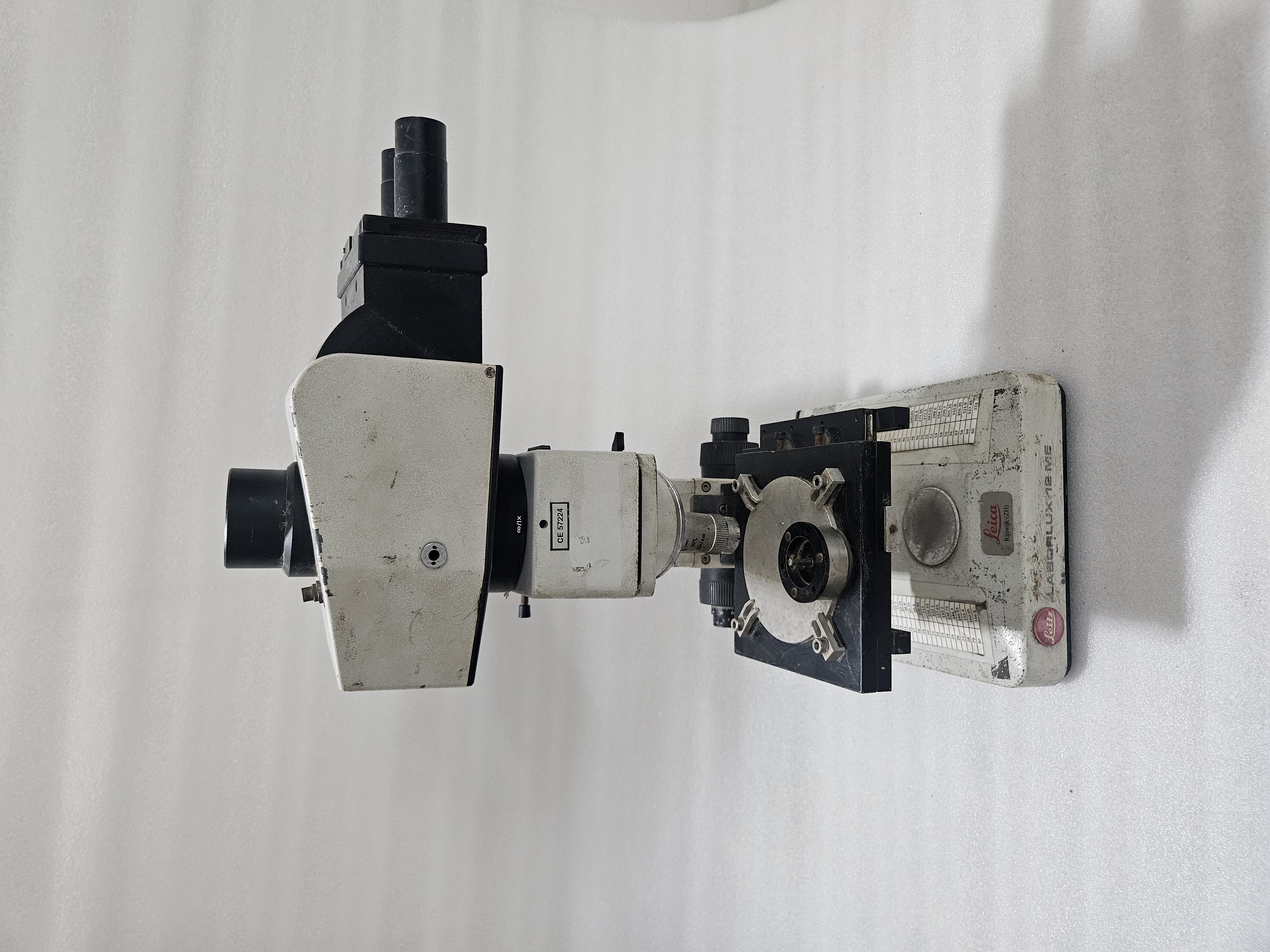 LEITZ 020-435.031 562212/028972 50-60Hz Upright Binocular Compound Lab Microscop